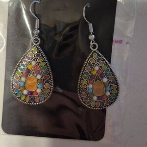 💥Free with Purchase Pierced Dangle Earrings